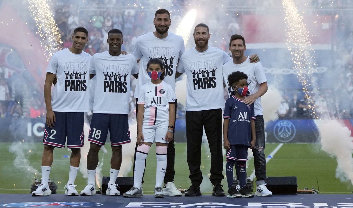 Paris Saint-Germain's Achraf Hakimi, left, Georginio Wijnaldum, second left, Gianluigi Donnarumma, center, Sergio Ramos, second right, and Lionel Messi pose during players presentation before the ...