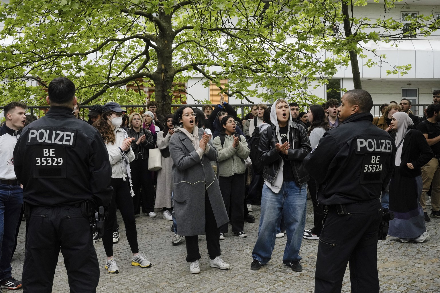 Protestors shout slogans during a pro-Palestinians protest rally at the &#039;Freie Universitaet&#039; university in Berlin, Germany, Tuesday, May 7, 2024. (AP Photo/Markus Schreiber)