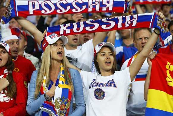 epa05366678 Russian fans cheer for their team before the UEFA EURO 2016 group B preliminary round match between Russia and Slovakia at Stade Pierre Mauroy in Lille, France, 15 June 2016.

(RESTRICTI ...