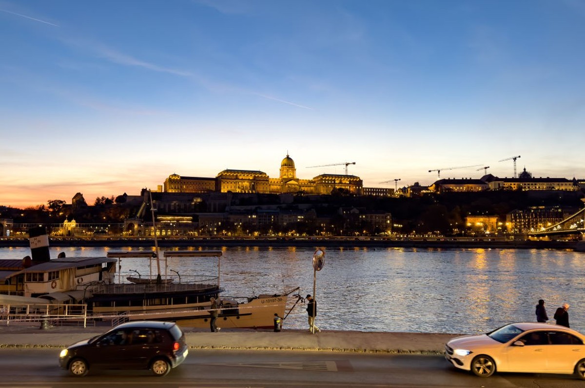BUDAPEST, HUNGARY - NOVEMBER 06: A view of Buda Castle after sunset in Budapest, Hungary that captivates with its rich historical and cultural heritage on November 06, 2024. Spanning both banks of the ...
