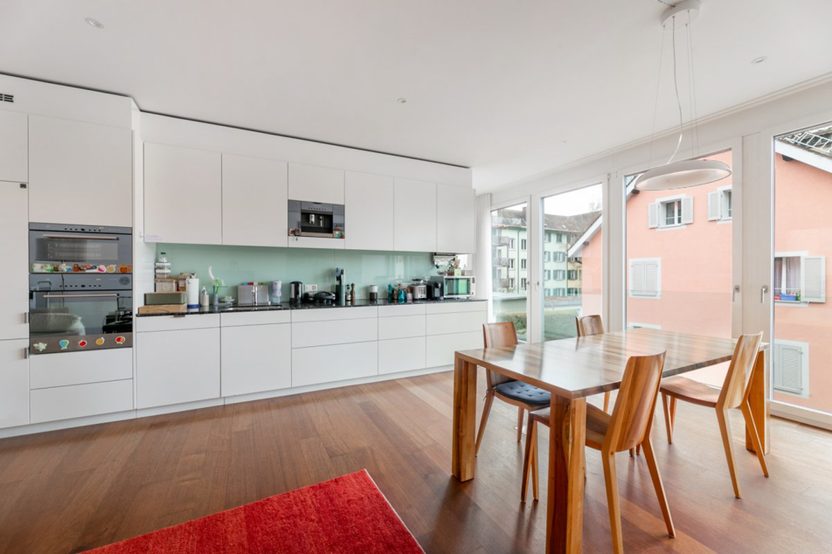 Wohnen ist Luxus-Serie: Wohnungsbesichtigung einer teueren Wohnung in der Stadt Zug für 7'700 Franken Miete im Monat.