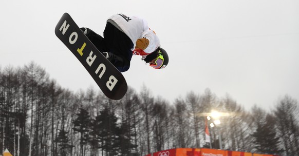 epa06522755 Ayumu Hirano of Japan in action during the Men&#039;s Snowboard Halfpipe competition at the Bokwang Phoenix Park during the PyeongChang 2018 Olympic Games, South Korea, 14 February 2018. E ...