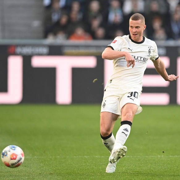 Nico ELVEDI MG Aktion, Einzelaktion Fussball 1. Bundesliga Saison 2025/2026, 28. Spieltag, Spieltag30, matchday30, Borussia Moenchengladbach MG - 1. FSV Mainz 05 MZ 1-1 am 19.04.2026 BORUSSIA PARK / M ...