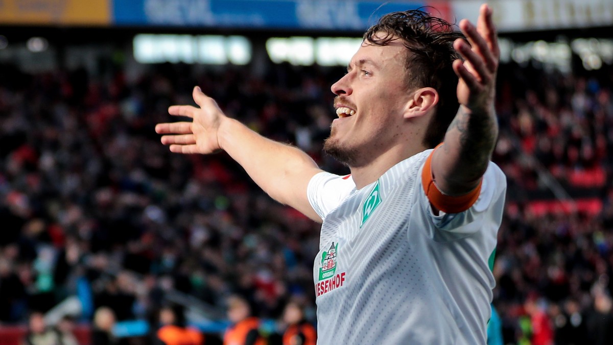 epa07444970 Bremen's Max Kruse celebrates after scoring the 3-1 lead during the German Bundesliga soccer match between Bayer Leverkusen and Werder Bremen in Leverkusen, Germany, 17 March 2019. EP ...