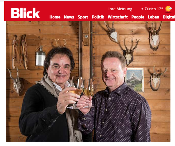 Constantin und Fringer schliessen bei einem Glas Fendant Frieden.