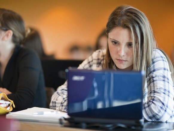 SCHWEIZ UNIVERSITA DELLA SVIZZERA ITALIANA LUGANO
Students of the faculty of communication science attend the course "Social Psychology" in the "Palazzo Rosso" of the University of ...