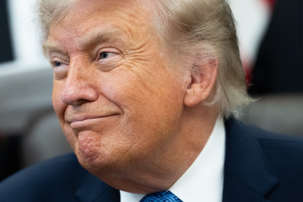 epa13067695 US President Donald Trump in the Oval Office of the White House in Washington, DC, USA, 26 June 2026. Trump is speaking on the report released by the White House Religious Liberty Commissi ...