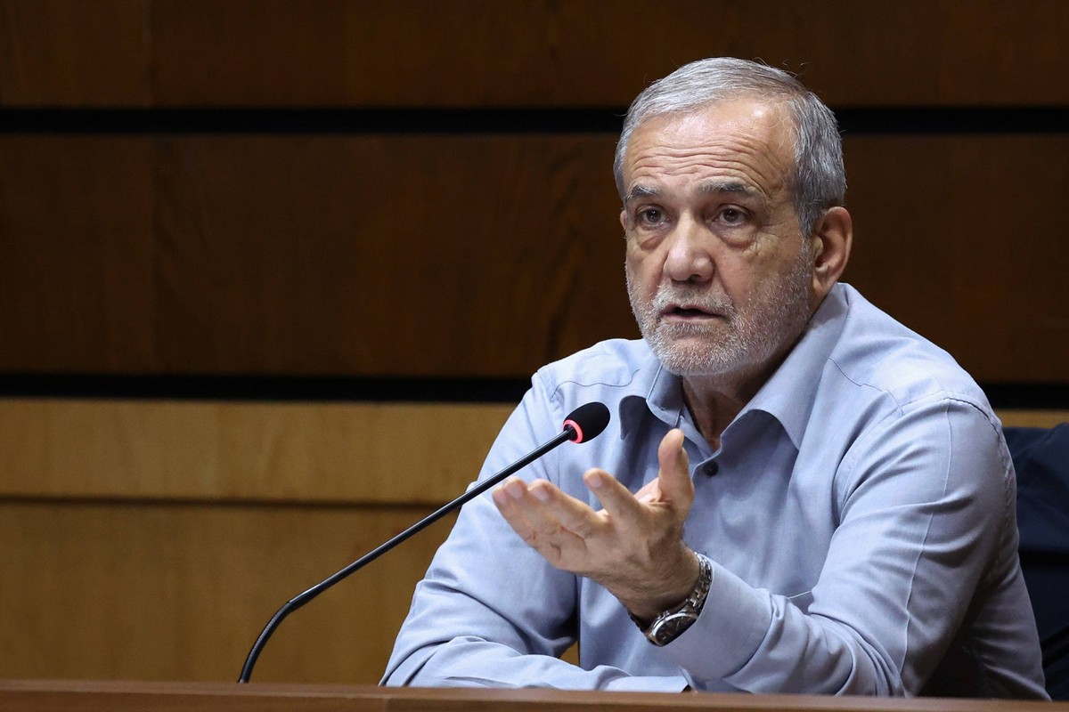October 14, 2026, Tehran, Iran: Iranian President Masoud Pezeshkian chairs a cabinet meeting attended by government ministers in Tehran, Iran, on October 14, 2026. The meeting was held in the afternoo ...