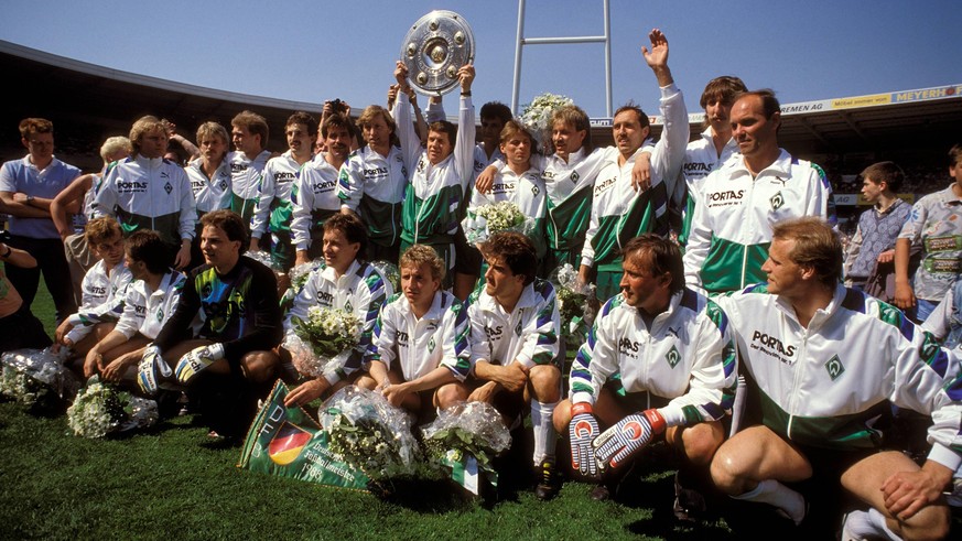Bildnummer: 00847089 Datum: 14.05.1988 Copyright: imago/Kicker/Liedel
Mannschaftsbild des SV Werder Bremen als Deutscher Meister 1987/1988 - hinten v. li.: Manfred Burgsmüller, Christoph Hanses, Diete ...