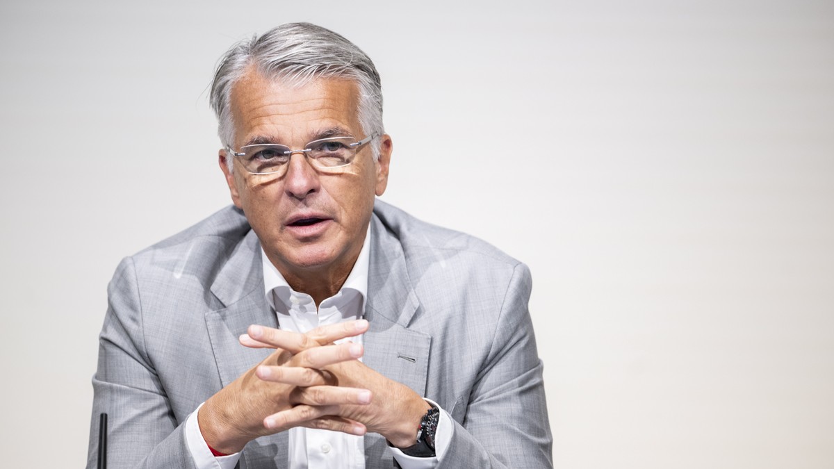 epa10830470 Group Chief Executive Officer of Swiss Bank UBS Sergio P. Ermotti speaks during the presentation of the second quarter 2023 and first results since the Credit Suisse merger, in Zurich, Swi ...