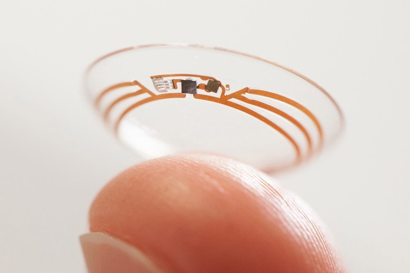 epa04025627 A handout image released by Google on 16 January, 2014 shows a smart contact lens built to measure the level of glucose in tears using a miniature glucose sensor and wireless chip embedded ...