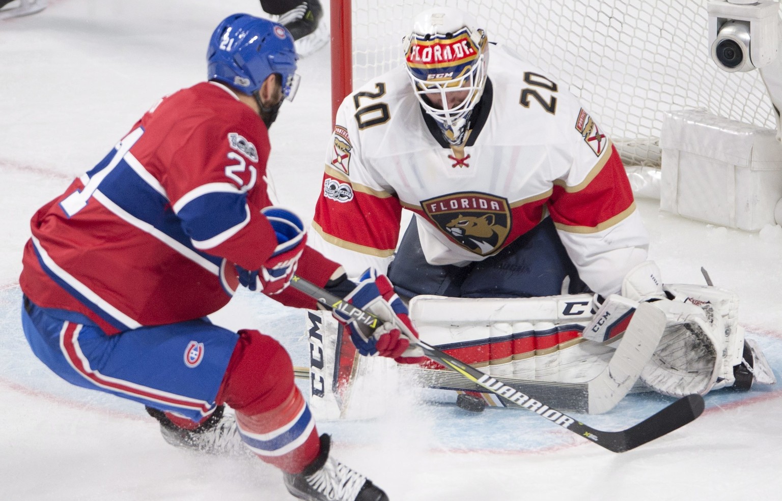 Florida Panthers goalie Reto Berra (20) stops Montreal Canadiens left wing Dwight King (21) during second-period NHL hockey game action in Montreal, Thursday, March 30, 2017. (Ryan Remiorz/The Canadia ...