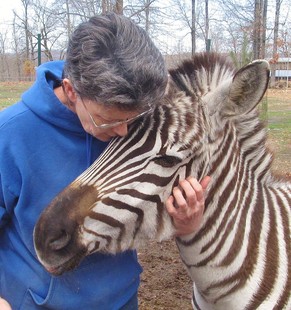 Besitzerin Janice Wolf (links, haha) erfüllte sich mit dem Tierheim einen lebenslangen Traum.