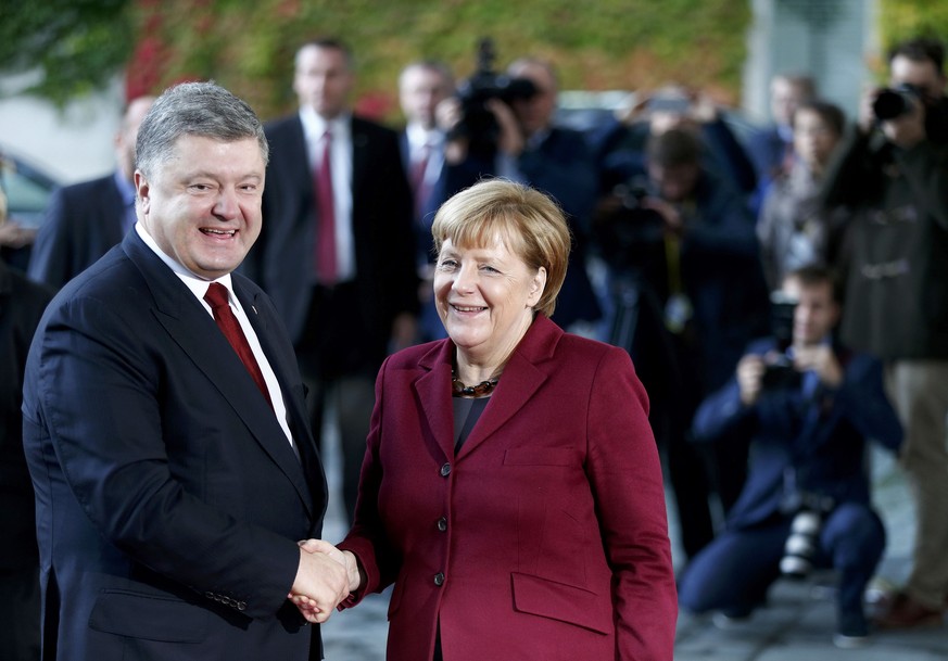 German Chancellor Angela Merkel welcomes Ukrainian President Petro Poroshenko for talks on a stalled peace plan for eastern Ukraine at the chancellery in Berlin, Germany, October 19, 2016. REUTERS/Han ...