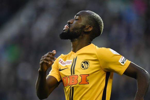 YBs Nicolas Moumi Ngamaleu, beim Fussball Super-League Spiel zwischen dem FC St. Gallen und den BSC Young Boys, am Sonntag, 11. November 2018, im Kybunpark in St. Gallen. (KEYSTONE/Gian Ehrenzeller)