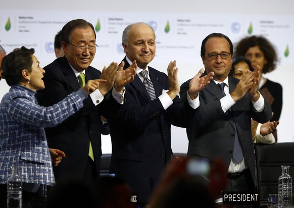 French President Francois Hollande, right, French Foreign Minister and president of the COP21 Laurent Fabius, second, right, United Nations climate chief Christiana Figueres and United Nations Secreta ...