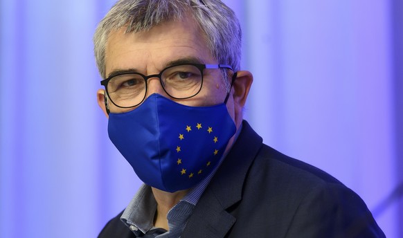 Bietet der EU zwei Milliarden an: Eric Nussbaumer mit Europa-Maske.