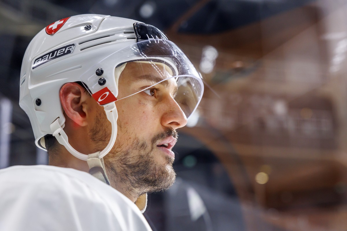 Switzerland's forward Nino Niederreiter looks his teammates, during an optional Switzerland team training session at the IIHF 2023 World Championship, at the Riga Arena, in Riga, Latvia, Wednesda ...