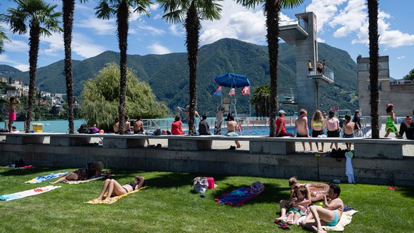 People enjoy the sunny weather after the reopening of the Lido di Lugano seaside resort and open-air swimming pool will reopen on Saturday, 20 June 2020, after the coronavirus crisis, in Lugano, Switz ...