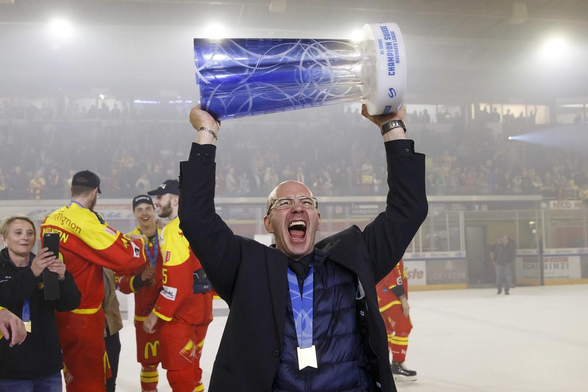 Dany Gelinas, head coach of HC Sierre, lifts the winner's trophy of the MySports League Swiss Championship between his teammates after Sierre's victory over Valais Chablais, in the five leg  ...