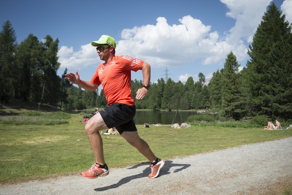 Der Schweizer Skirennfahrer Beat Feuz, aufgenommen im Sommer-Trainingslager der Ski Alpin Herren Nationalmannschaft, am Donnerstag, 2. Juli 2015, in St. Moritz. (KEYSTONE/Gian Ehrenzeller)