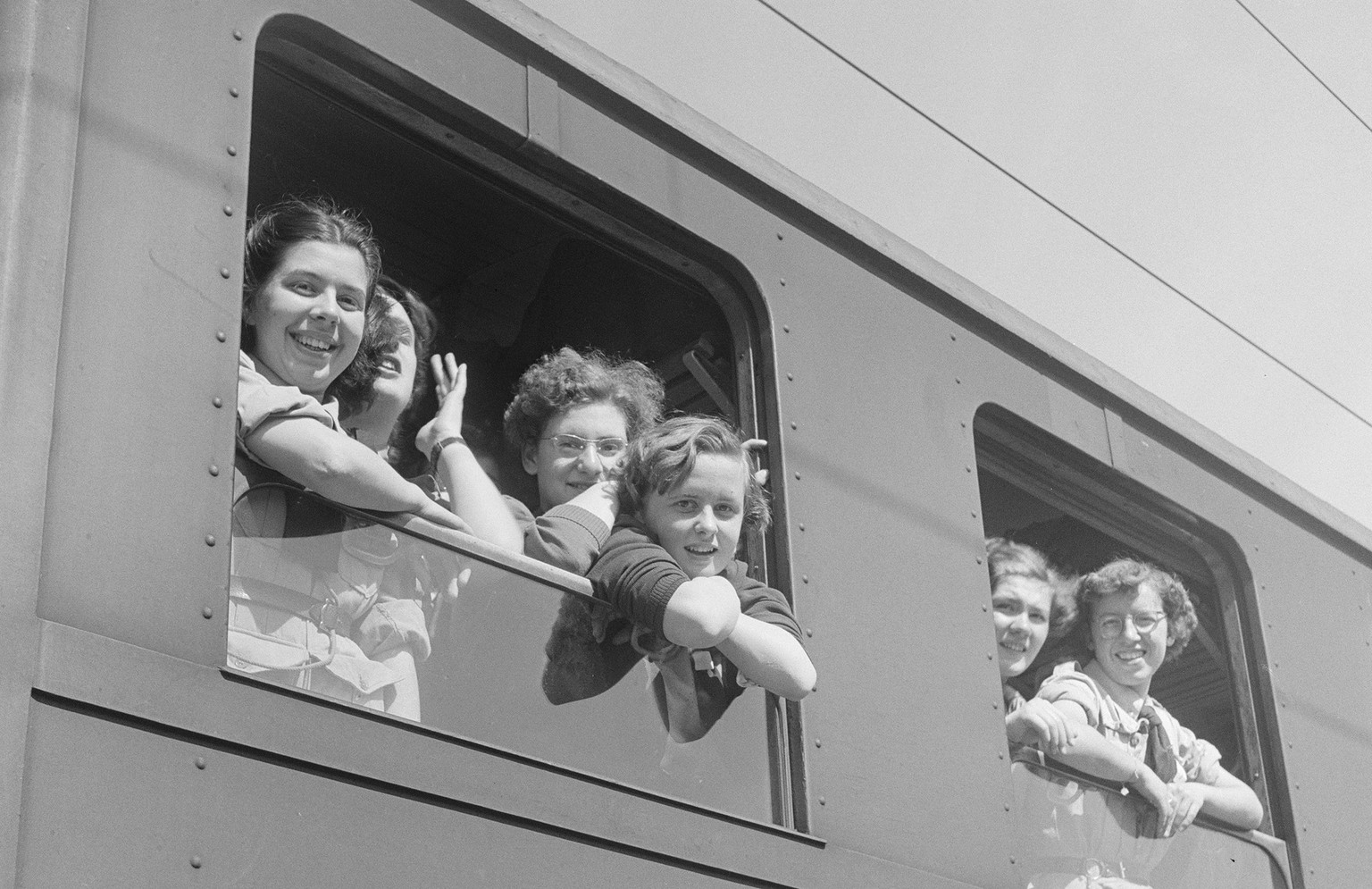 Italienerinnen auf der Reise in die Schweiz. Chiasso, 1950.
