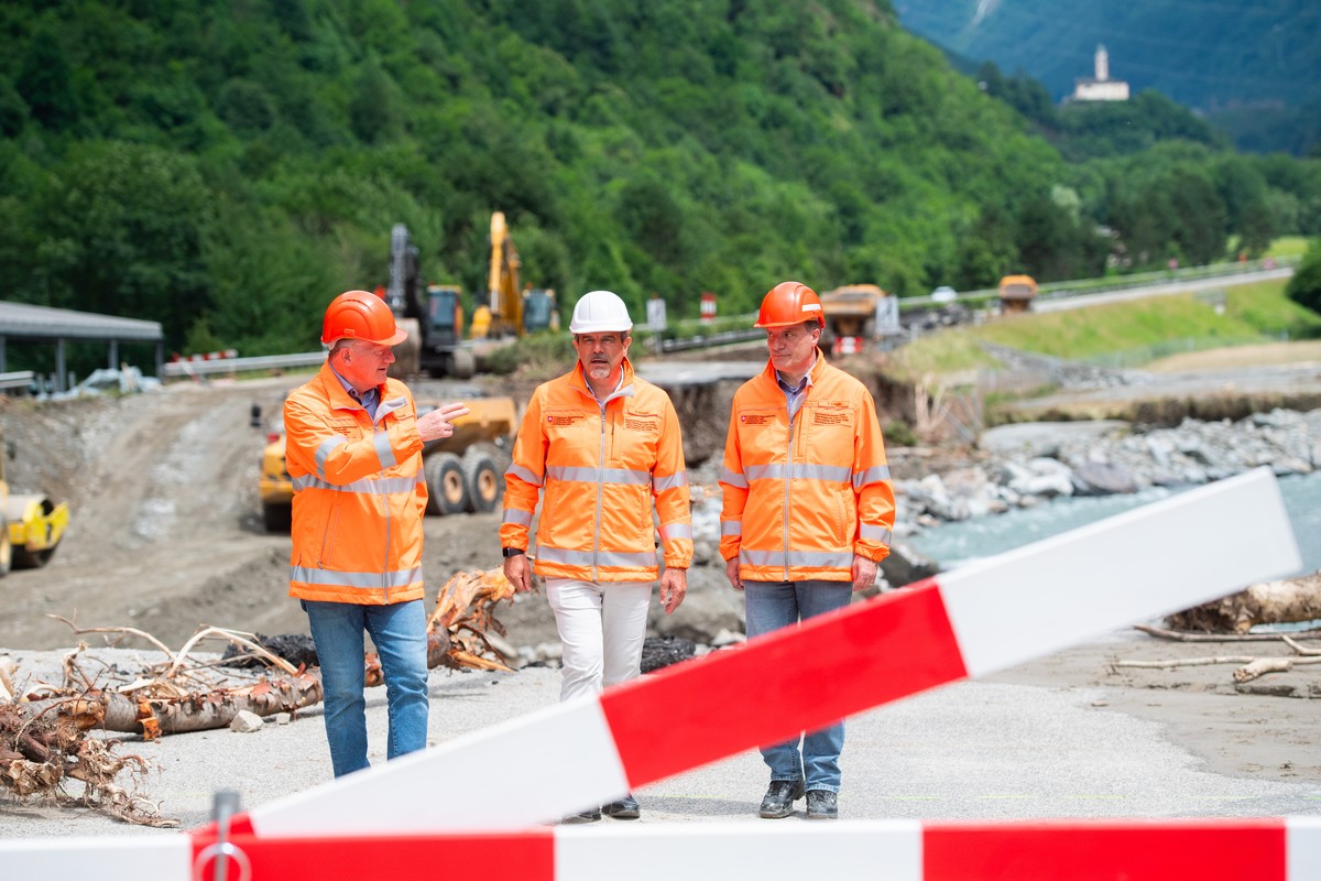 epa11438896 Guido Biaggio (C), Deputy Director of Switzerland's Federal Roads Office (FEDRO), in the company of Marco Fioroni (L), Head of FEDRO Bellinzona and Francesco Caggia (R), Head of Proje ...
