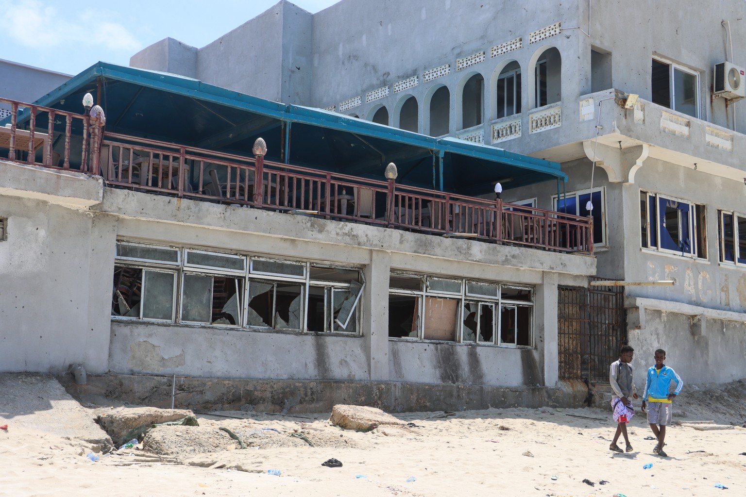 epa11521343 People look at the site of a suicide bombing in Mogadishu, Somalia, 03 August 2024. At least 32 people were killed and more than 60 were wounded in a suicide bombing and gun attack at the  ...
