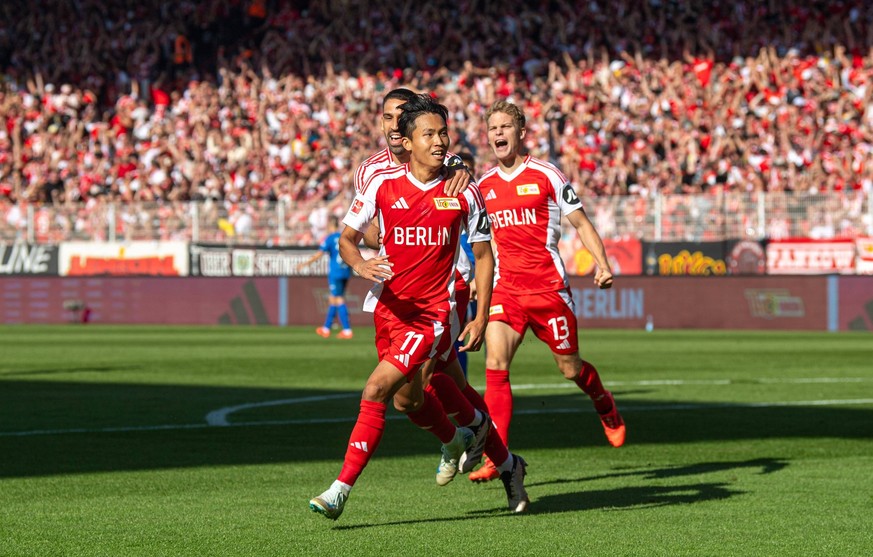 Fussball, Herren, Saison 2024/2025, 1. Bundesliga 4. Spieltag, 1. FC Union Berlin - TSG Hoffenheim, v. l. Woo-yeong Jeong 1. FC Union Berlin, Rani Khedira 1. FC Union Berlin, Andras Sch�fer 1. FC Unio ...