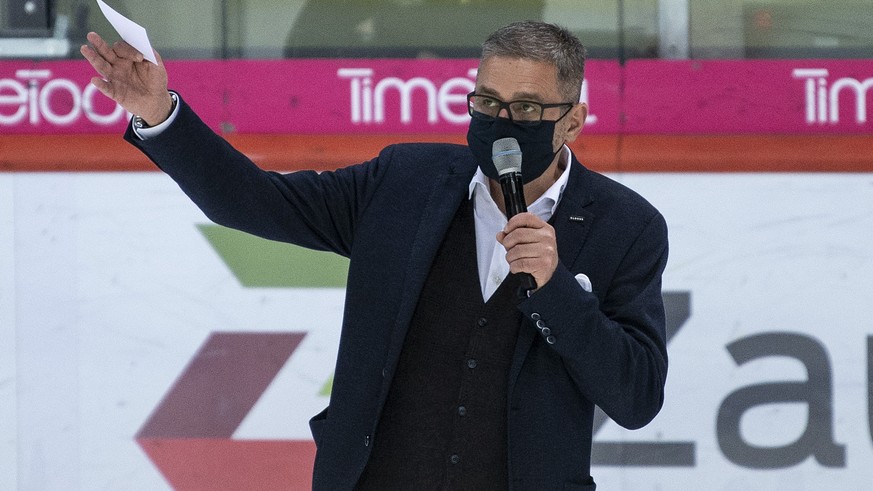 SCB CEO Marc Luethi spricht zu den Zuschauern im National League zwischen dem SC Bern und dem EHC Biel, am Freitag, 23. Oktober 2020, in der PostFinance Arena in Bern. (KEYSTONE/Peter Schneider)