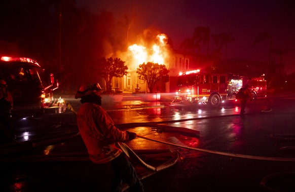epaselect epa09941597 Firefighters work to put out a house fire caused by the Coastal Fire in Laguna Niguel, California, USA, 11 May 2022. Latest reports state that the 200 acre fire has destroyed mor ...