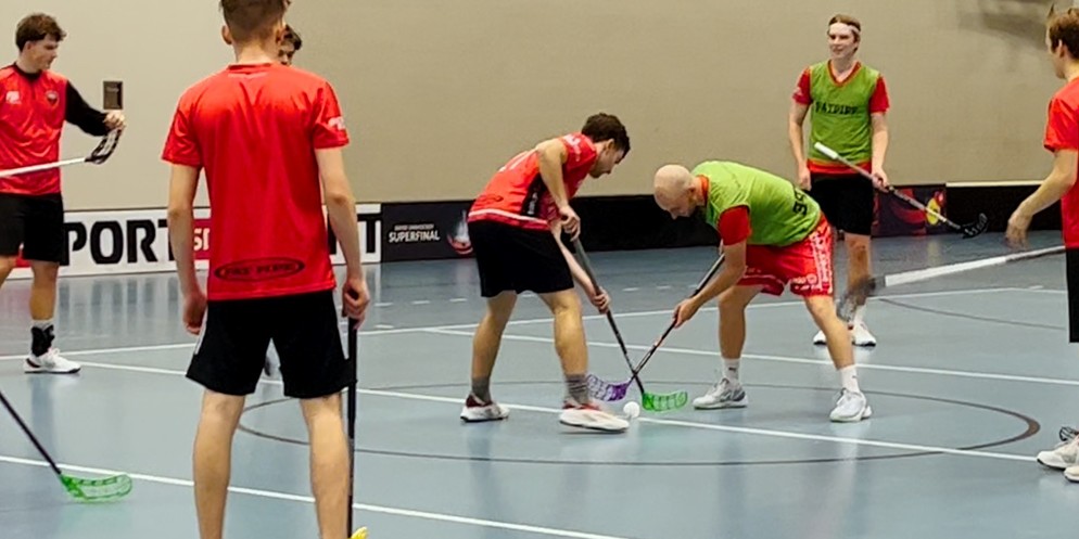 Die Unihockey-WM findet vom 5. - 13. November in Zürich und Winterthur statt. Jan Zaugg, Patrick Eder und Luca Graf vom Verein Floorball Köniz im Interview.