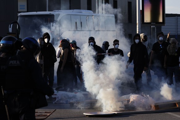 KEYPIX - epa12366431 Protesters face police forces and burn wooden pallets while blocking streets during a call for action by &#039;Bloquons tout&#039; (Block everything) collective in Montpellier, Fr ...