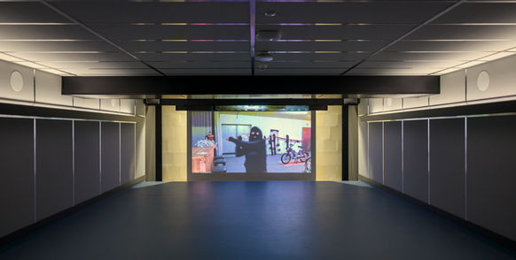 Ein Schiesskino in Schiesskeller des neuen Polizeigebaeude, fotografiert am Montag, 15. Dezember 2025 in Aarau. Im neuen Polizeigebaeude entstehen rund 160 moderne Arbeitsplaetze fuer die Kantonspoliz ...