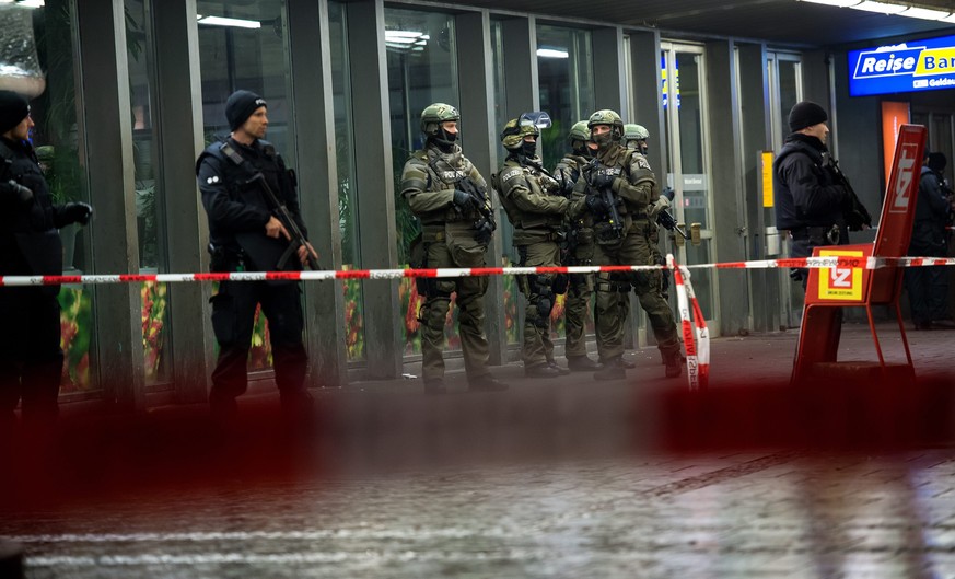 Grossaufgebot beim Münchner Bahnhof.