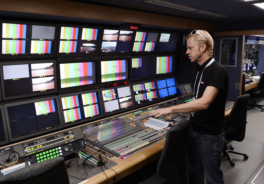 In diesem Raum werden die Bilder zusammengefügt und für die TV-Stationen zur Verfügung gestellt. Das Schweizer Fernsehen SRF wird während der EM sämtliche Wettkämpfe live übertragen, was einer Sendeze ...