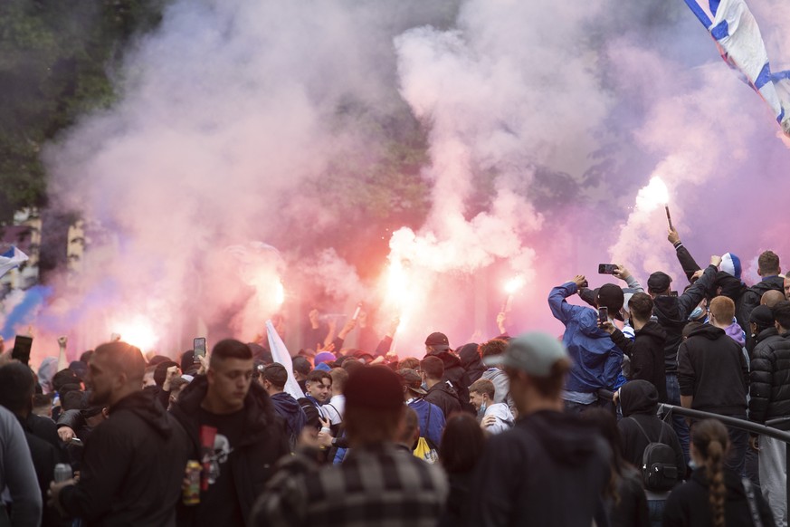 Fans des FC Luzern feiern den Sieg nach dem Cup Finalspiel im Voegeligaertli Park in Luzern anlaesslich des Schweizer Cup Finals zwischen dem FC Luzern und dem FC St. Gallen, am Montag, 24. Mai 2021.  ...