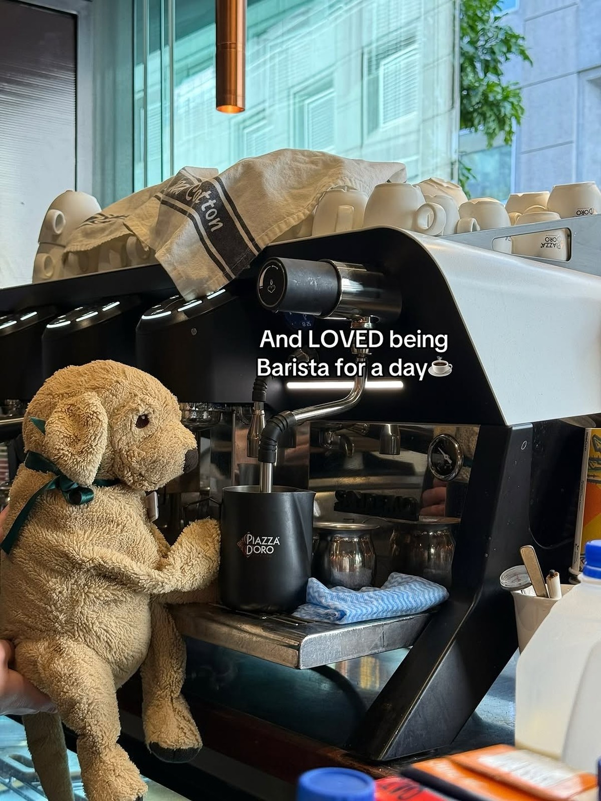 Et il a adoré être barista pour une journée.