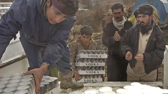 Alkohol-Schmuggler im Iran: Im streng religiösen Land wird munter den Spirituosen gefrönt.