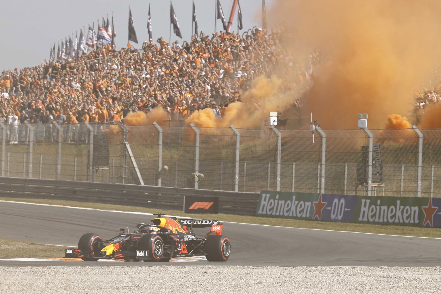 epa09449281 Dutch Max Verstappen of Red Bull during the Dutch Formula One Grand Prix at Zandvoort, the Netherlands, 05 September 2021. EPA/VINCENT JANNINK