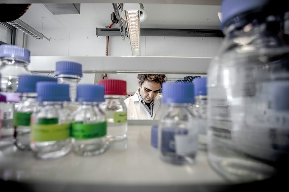 Der Krebsforscher Andrea Alimonti in seinem Labor in Bellinzona.