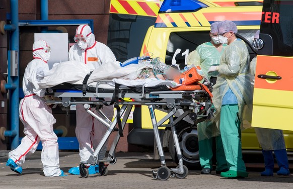 epa08321910 A patient suffering from Covid-19 is admitted to the Helios hospital in Leipzig, Germany, 25 March 2020. The two patients, who are now to be treated in the intensive care unit of the heart ...