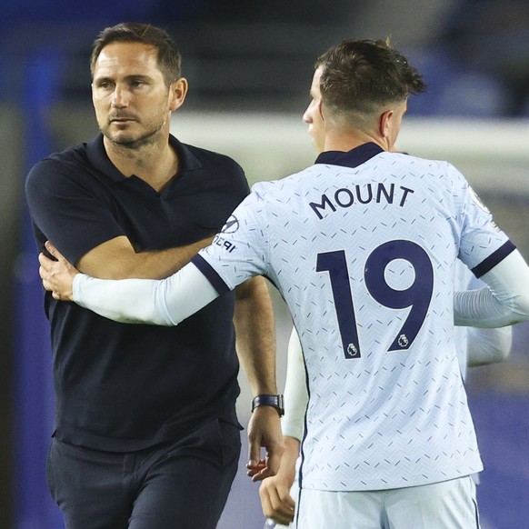 Chelsea&#039;s head coach Frank Lampard, left, congratulates Mason Mount after their English Premier League soccer win over Brighton at Falmer Stadium in Brighton, England, Monday, Sept. 14, 2020. (Gl ...