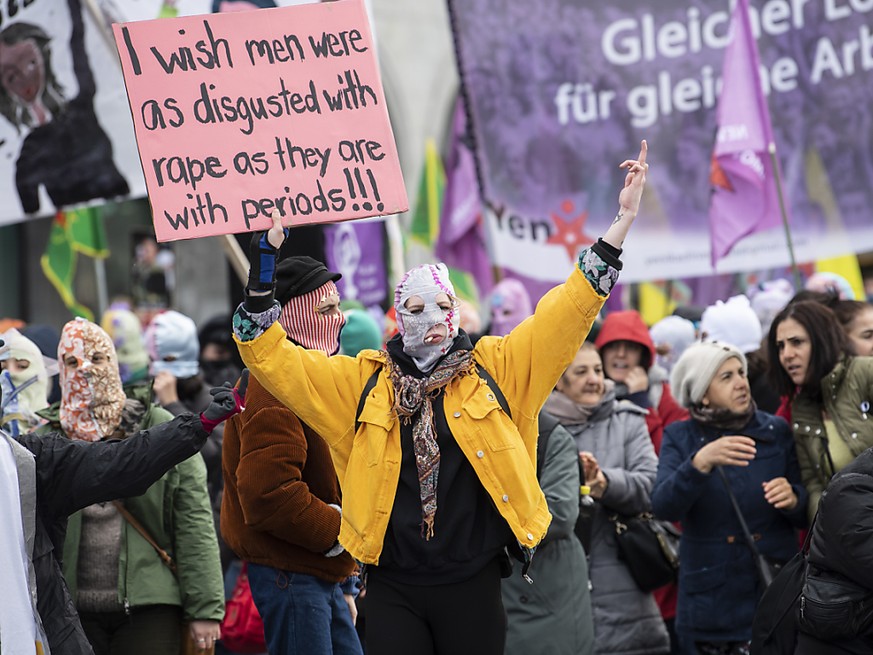 Am 8. März demonstrierten viele Frauen trotz Verbot in Zürich. Gemäss Verwaltungsgericht war die Demo-Beschränkung auf 15 Personen nicht zulässig.   