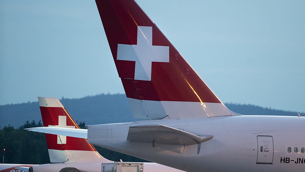 Zwei Flugzeuge der Swiss mussten den Flug abbrechen, nach dem sie von Blitzen getroffen worden waren. (Symbolbild)