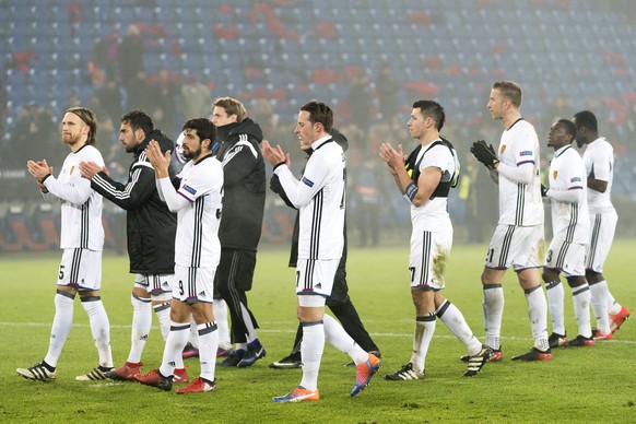 Basel&#039;s players thank the fans after an UEFA Champions League Group stage Group A matchday 6 soccer match between Switzerland&#039;s FC Basel 1893 and England&#039;s Arsenal FC in the St. Jakob-P ...