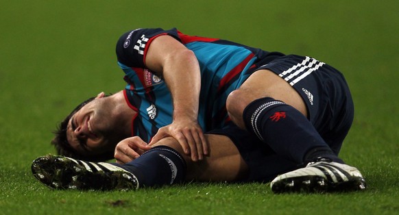 Yoann Gourcuff, 31-facher französischer Nationalspieler, verletzte sich mitten im Saisonfinale 2013/14 – als er mit seinem Hund spazieren ging. Gourcuff verstauchte sich den Knöchel und konnte in den letzten sieben Saisonspielen bloss noch einen 13-minütigen Teileinsatz leisten.