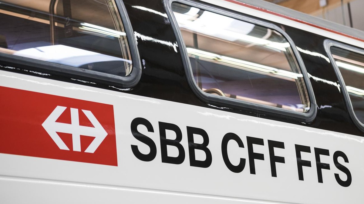 Blick auf den ersten rundum erneuerten IC2000-Intercity-Zug, praesentiert von der SBB am Donnerstag, 31. Januar 2019 in Olten. Einige der IC2000-Zuege der SBB sind seit 20 Jahren im Einsatz. Zwischen  ...