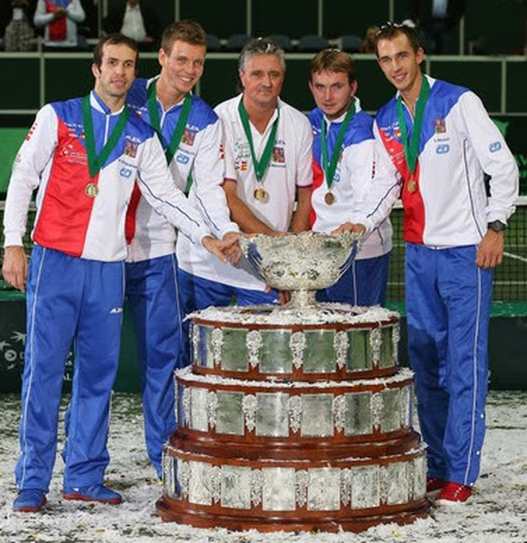 Roger Federer will ihn unbedingt. Dabei kennt der Schweizer die Form bereits von seiner Hochzeit. Pokal: Davis Cup.