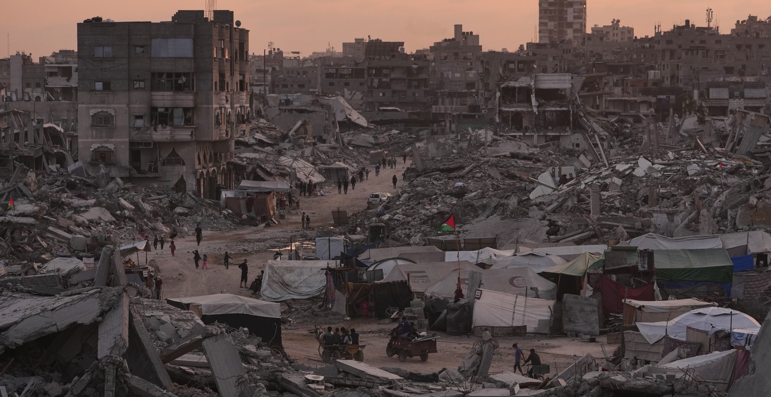 Palestinians walk through the destruction caused by the Israeli air and ground offensive in Sheikh Radwan neighborhood in Gaza City, Tuesday, Nov. 11, 2025. (AP Photo/Jehad Alshrafi)
APTOPIX Israel Pa ...
